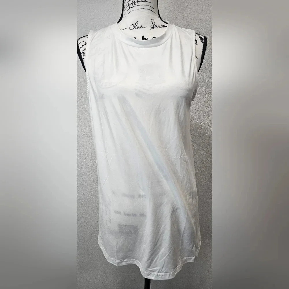 Pink Daisy Women's Athletic Open Back Sleeveless White Tank Top Size Small NWT